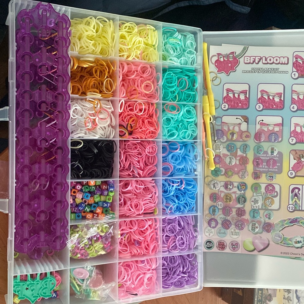 RAINBOW LOOM Kit Lot With Bands Beads and more plus Carry Case